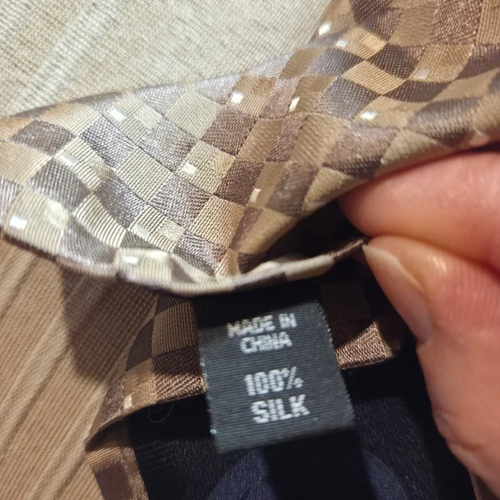 Michael Kors Men's Tie 100% Silk Geometric Pattern Brown‎ Gold Business Formal